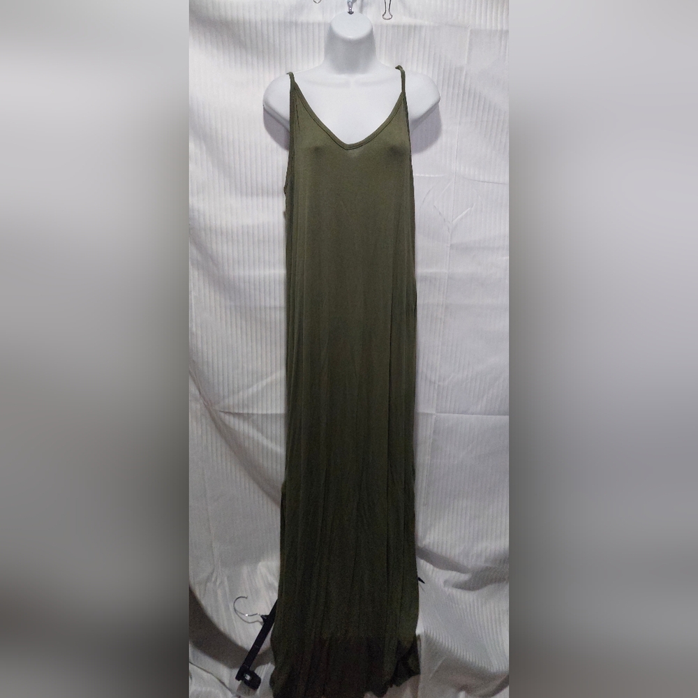 Grecerelle, Elegant,soft,Olive Green sleeveless,side slits, Maxi size Large. NWT